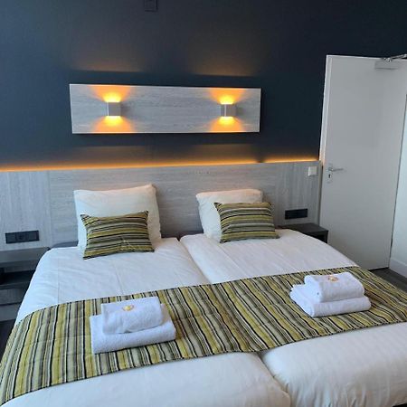 Hotel&Appartementen Royal Sas van Gent Bagian luar foto