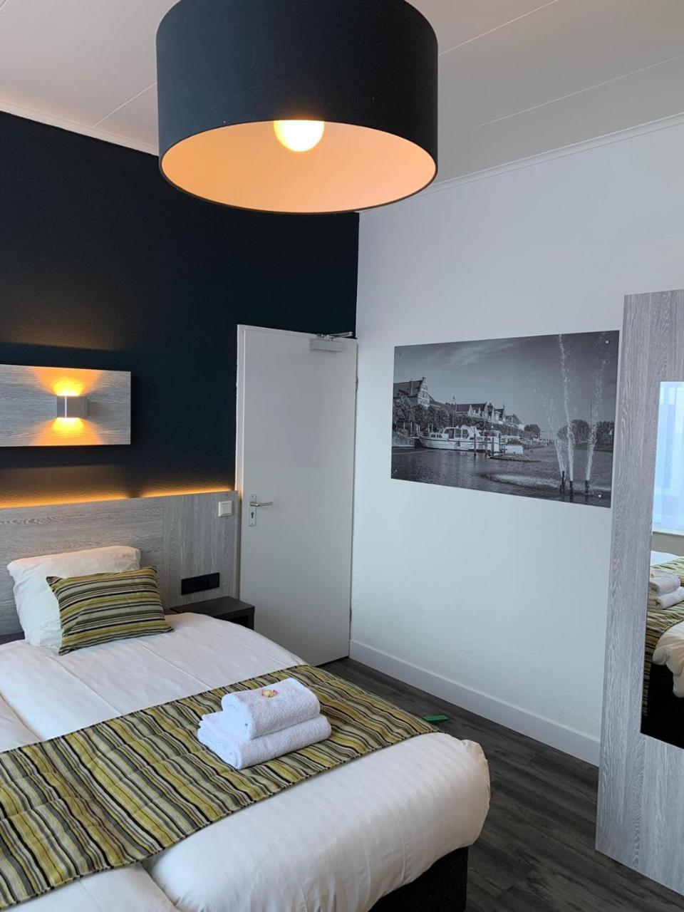 Hotel&Appartementen Royal Sas van Gent Bagian luar foto