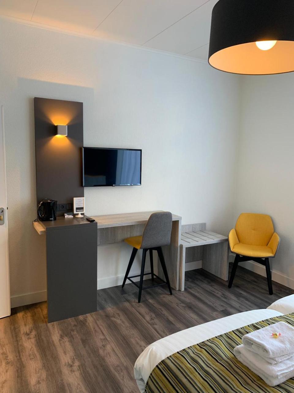 Hotel&Appartementen Royal Sas van Gent Bagian luar foto