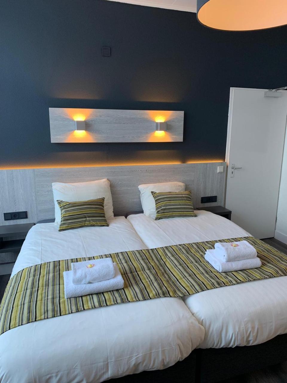 Hotel&Appartementen Royal Sas van Gent Bagian luar foto